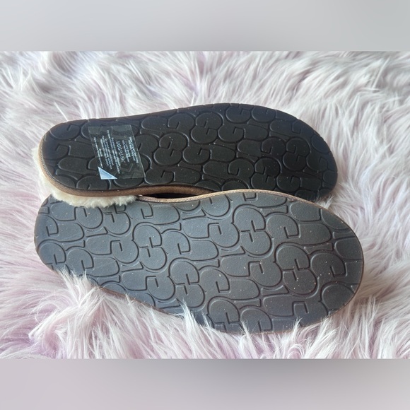 NWOT Uggs slippers Size 7 $179 - Picture 8 of 8